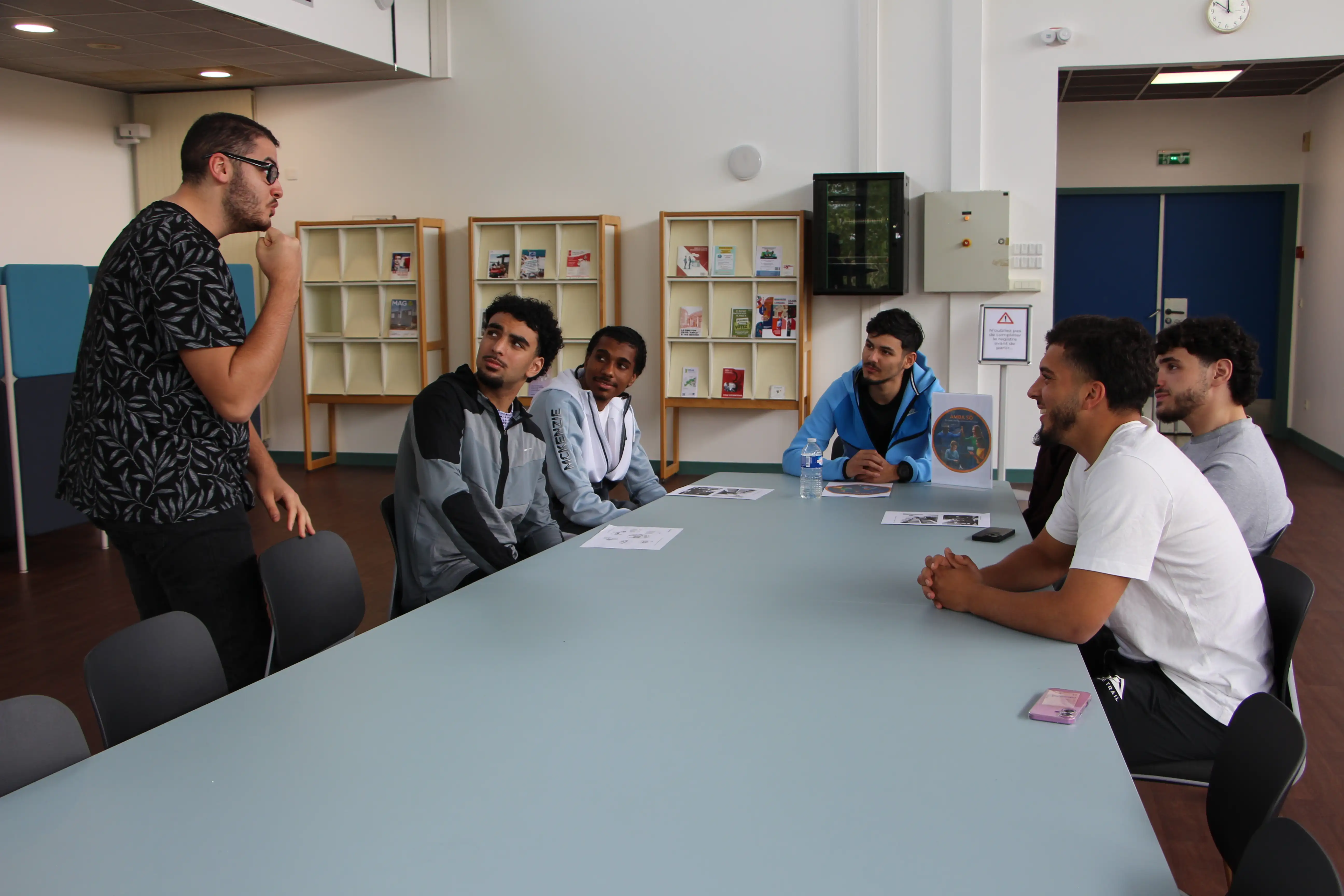 http://AMBA%20SÔ%20LEARNING%20students%20participating%20in%20an%20interactive%20language%20activity