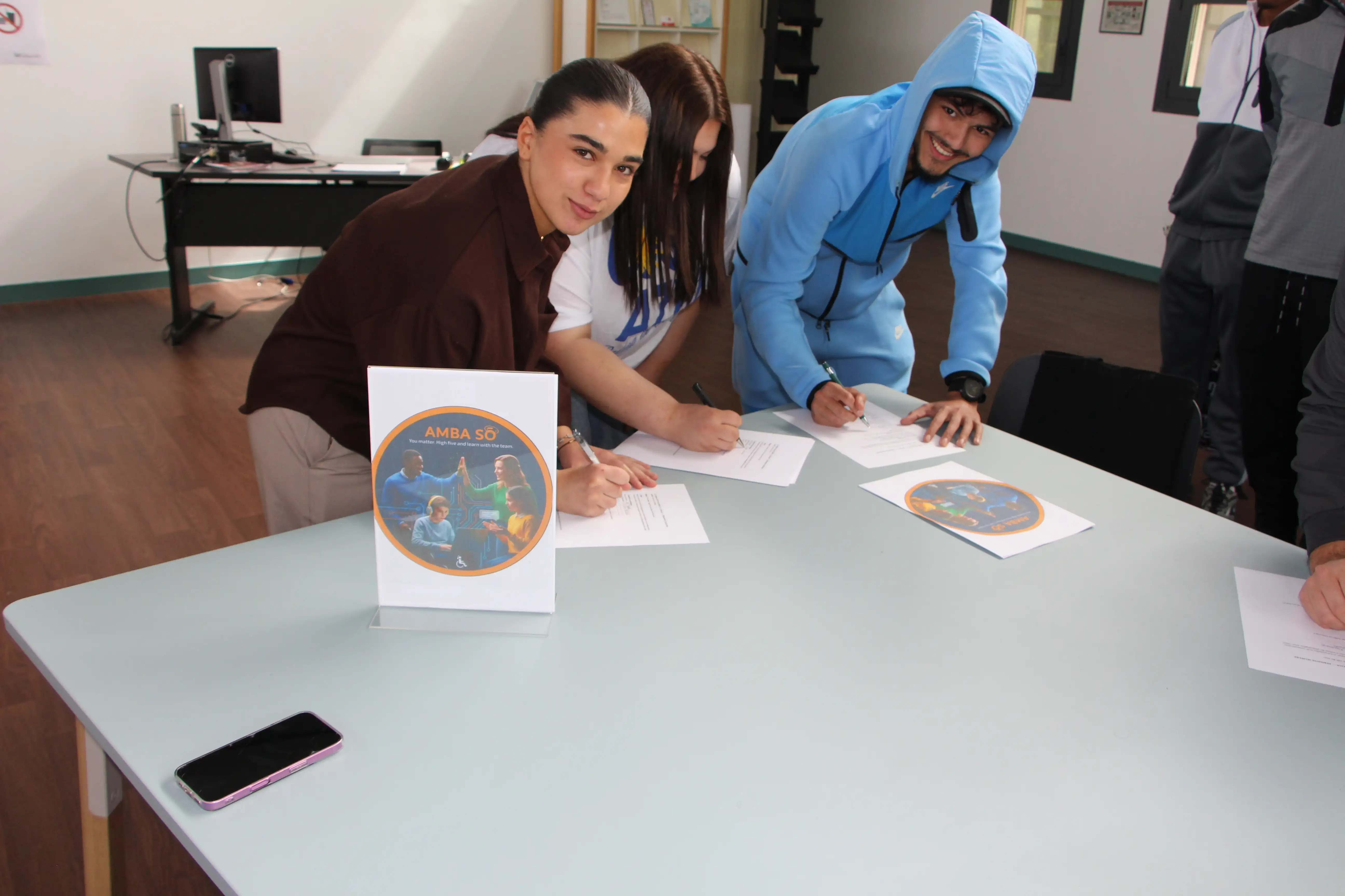 http://AMBA%20SÔ%20LEARNING%20students%20completing%20a%20practical%20classroom%20activity